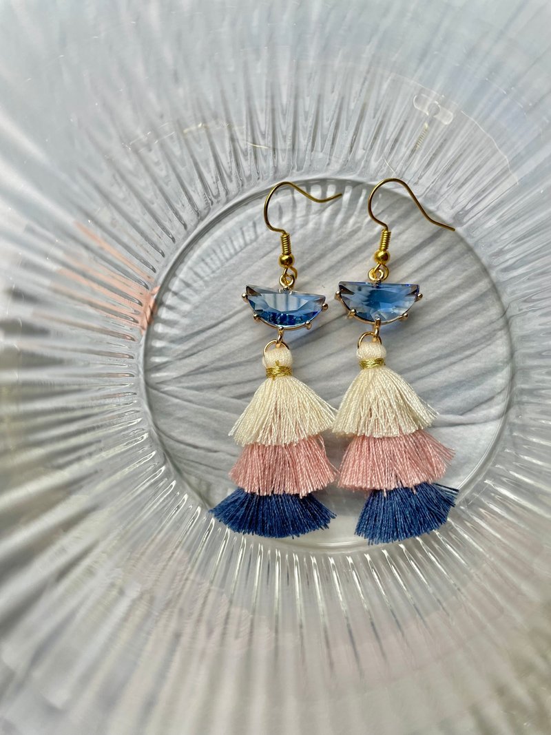 Half-moon amphibole tassel earrings - Earrings & Clip-ons - Cotton & Hemp Multicolor