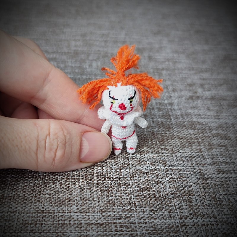 Miniature clown crochet. Micro clown dollhouse. 微型小丑 - 玩偶/公仔 - 棉．麻 白色