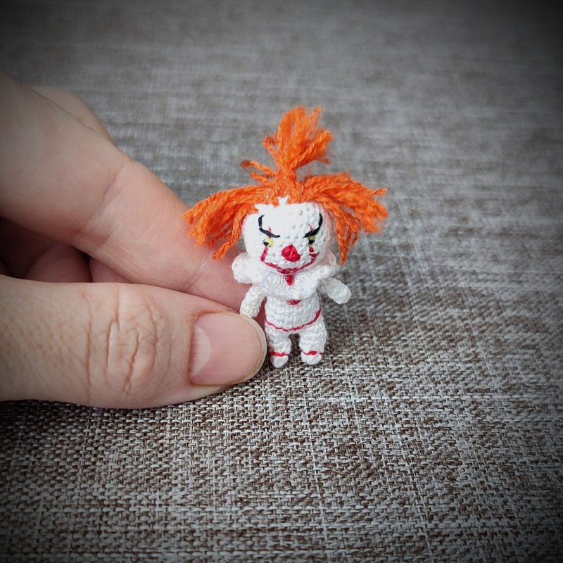 Miniature clown crochet. Micro clown dollhouse. 微型小丑 - 公仔/玩偶 - 棉．麻 白色