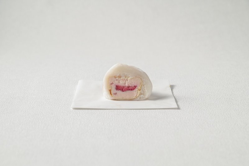 【Seasonal Limited】Strawberry Raw Cheese Daifuku (Six Enters) - เค้กและของหวาน - อาหารสด สีแดง
