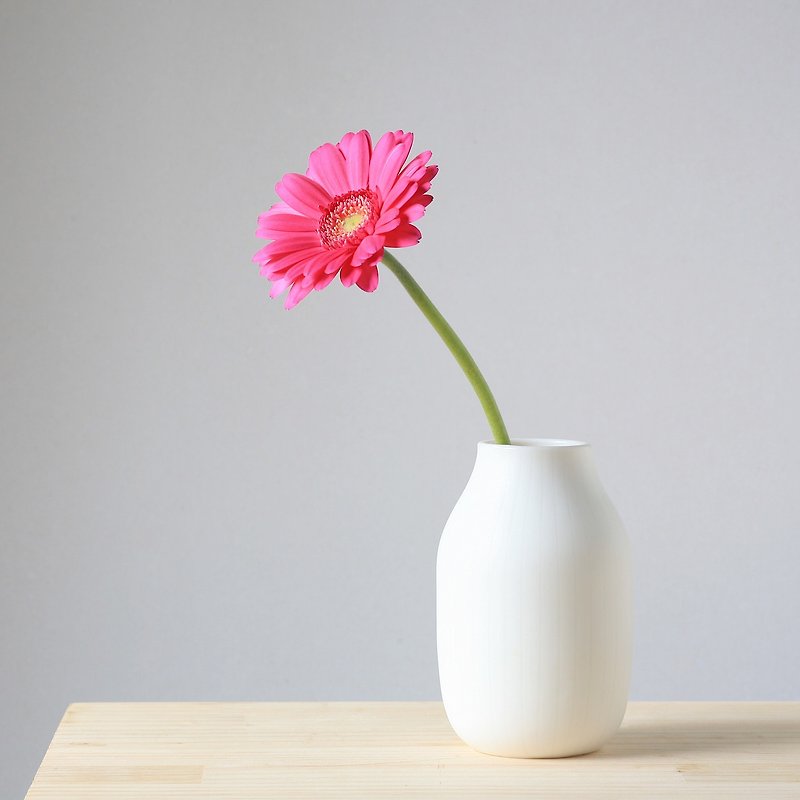 Long white pottery flower vase - เซรามิก - เครื่องลายคราม ขาว