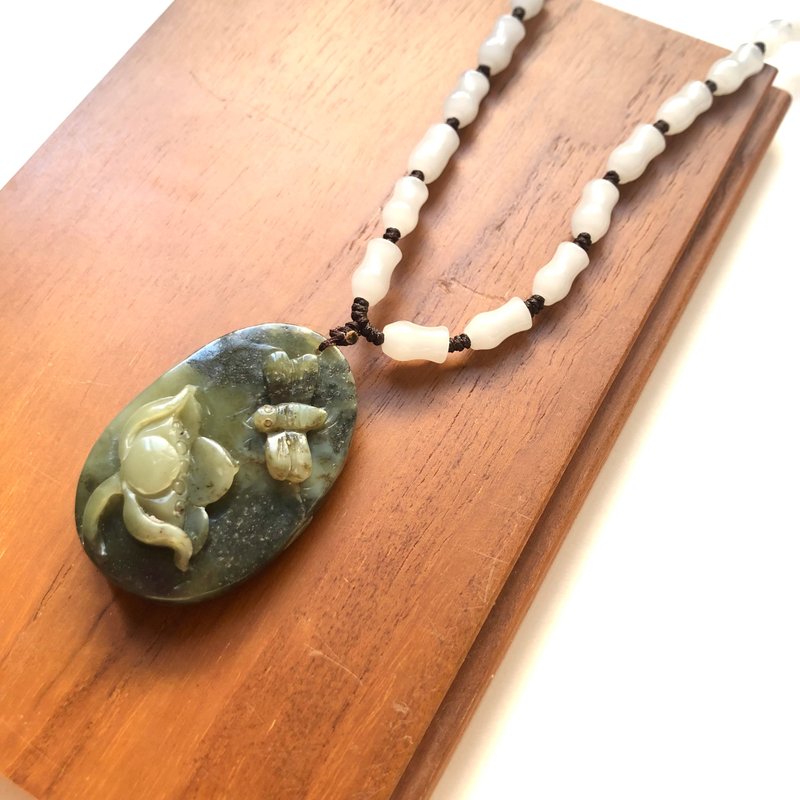 ㄧPIN Qinglian-natural old jade seed material carved necklace pendant car hanging/gift for supervisor/gift for teacher/graduation - สร้อยคอ - หยก สีเขียว