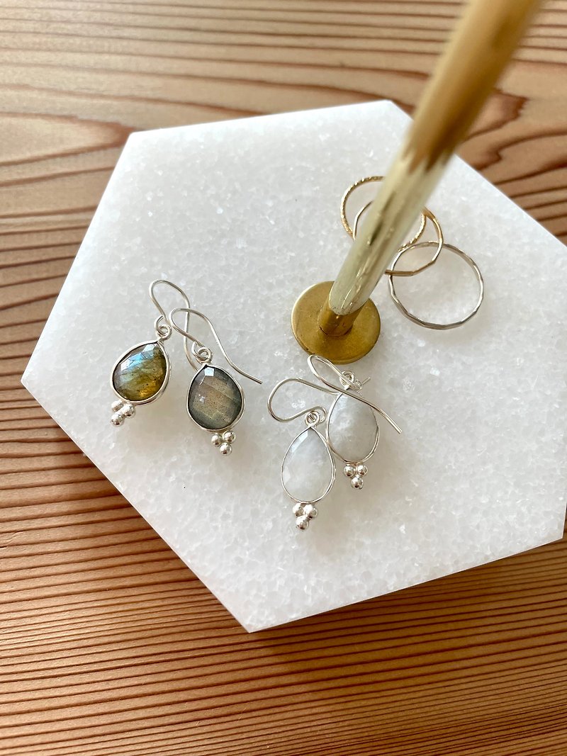 Moonstone / Labradorite earrings SV925 - ต่างหู - หิน ขาว