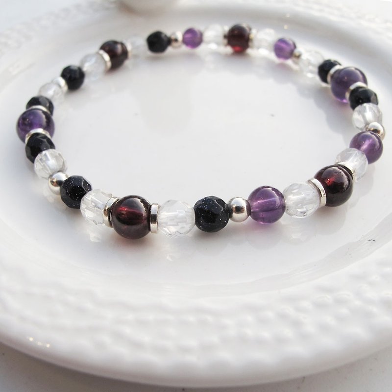 Bigman Taipa [natural stone] blue sand stone × amethyst × garnet × white crystal × beaded bracelet - Bracelets - Crystal Purple