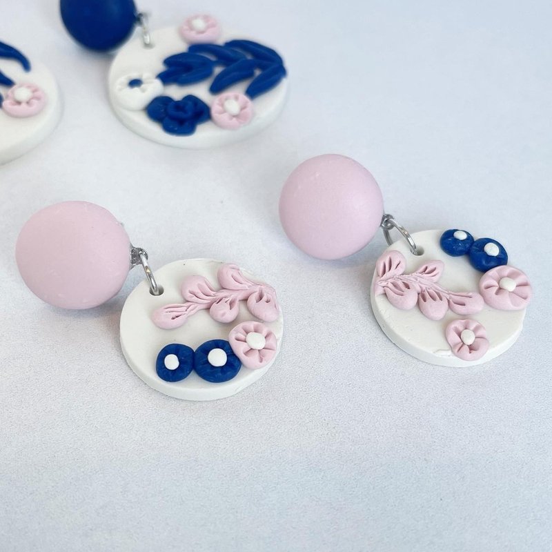 Classic Thai Porcelain Earrings - ต่างหู - วัสดุอื่นๆ หลากหลายสี