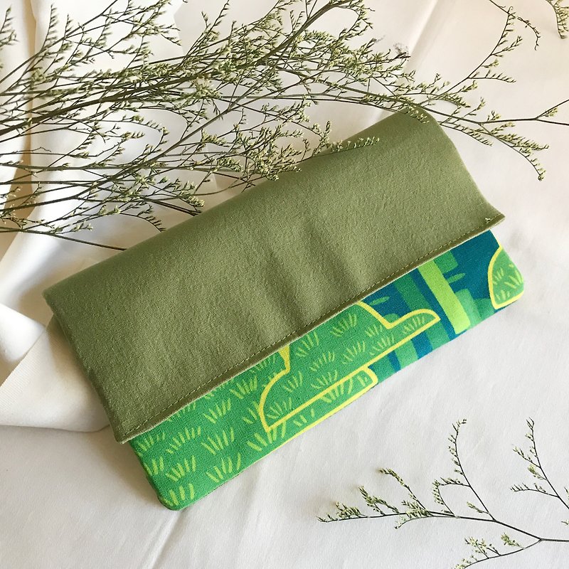 Contrasting color green pine and green bamboo/green-cloth long wallet wallet coin purse red envelope bag - กระเป๋าสตางค์ - ผ้าฝ้าย/ผ้าลินิน สีเขียว
