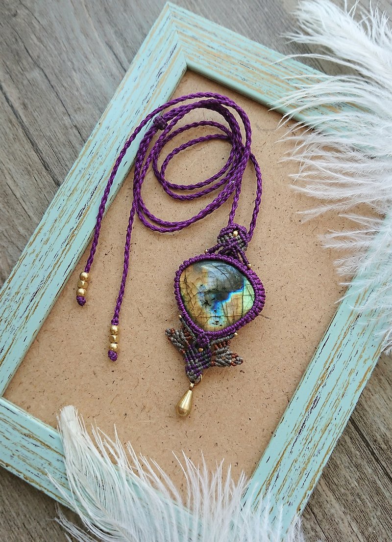 Misssheep P31- Labradorite Macrame pendant, Bohemian jewelry - Necklaces - Other Materials Purple