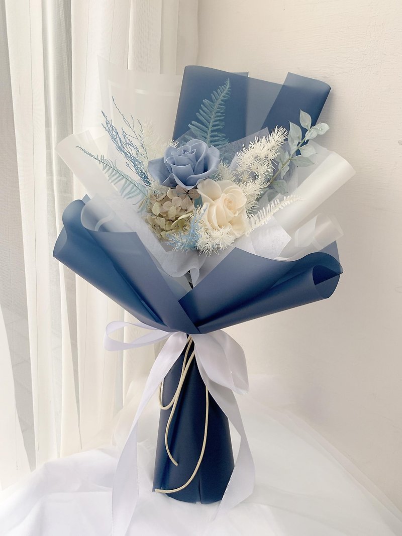 プリザーブドフラワー花束ブルー星空（バッグとストリングライト付き） - ドライフラワー・ブーケ - 寄せ植え・花 ブルー