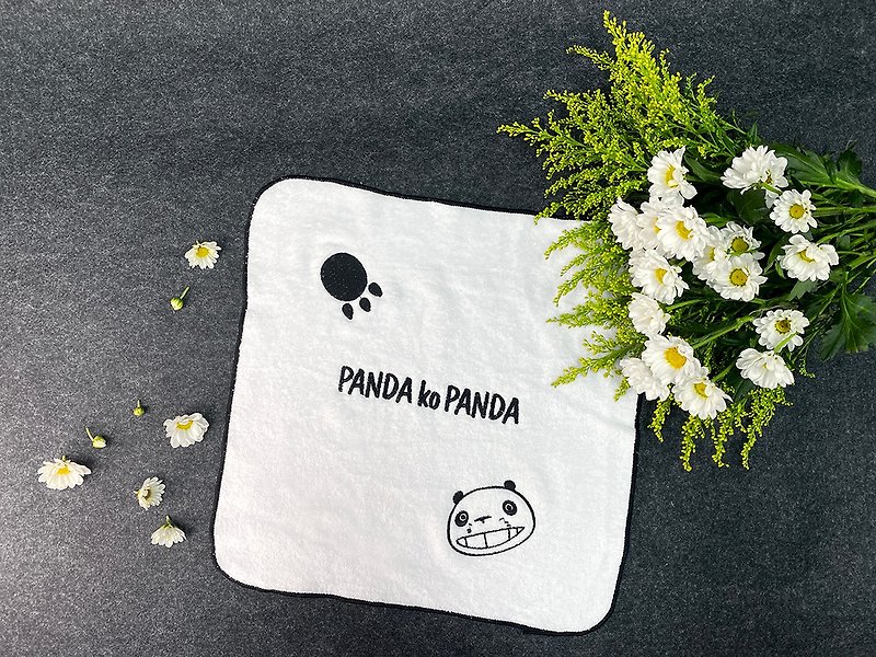 【Panda Family】 x AT studio Design Electric Embroidery Small Square Scarf | Panda Footprints - ผ้าเช็ดหน้า - ผ้าฝ้าย/ผ้าลินิน 