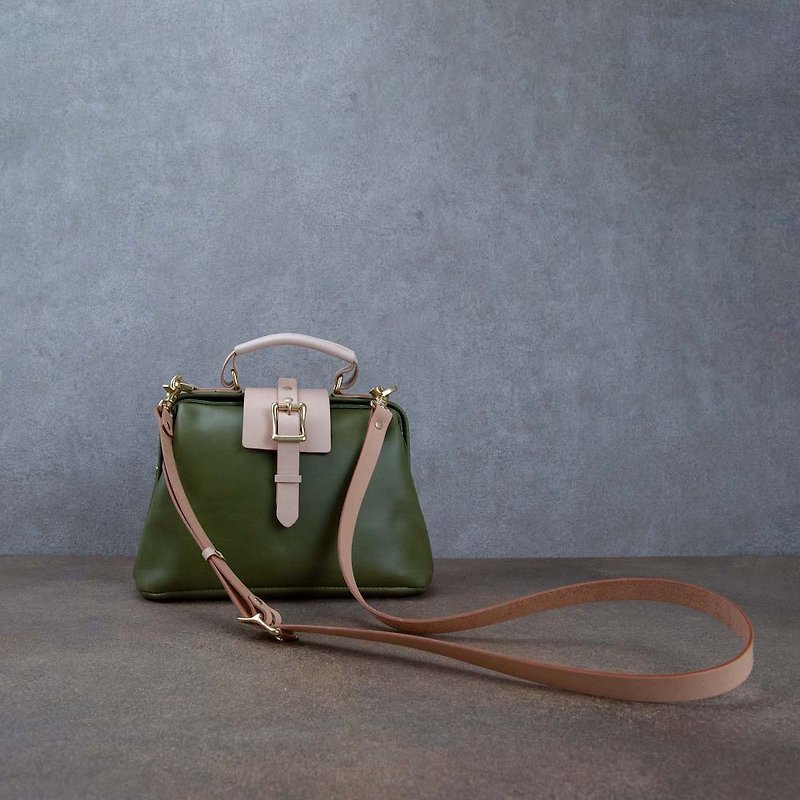 Doctor's hand-sewn matching tea green leather strap with gold side backpack - กระเป๋าเอกสาร - หนังแท้ สีเขียว