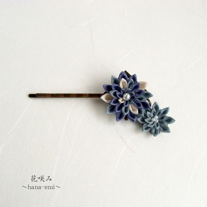 Two flowers hairpin, blue, Tsumami-zaiku - Hair Accessories - Cotton & Hemp Blue