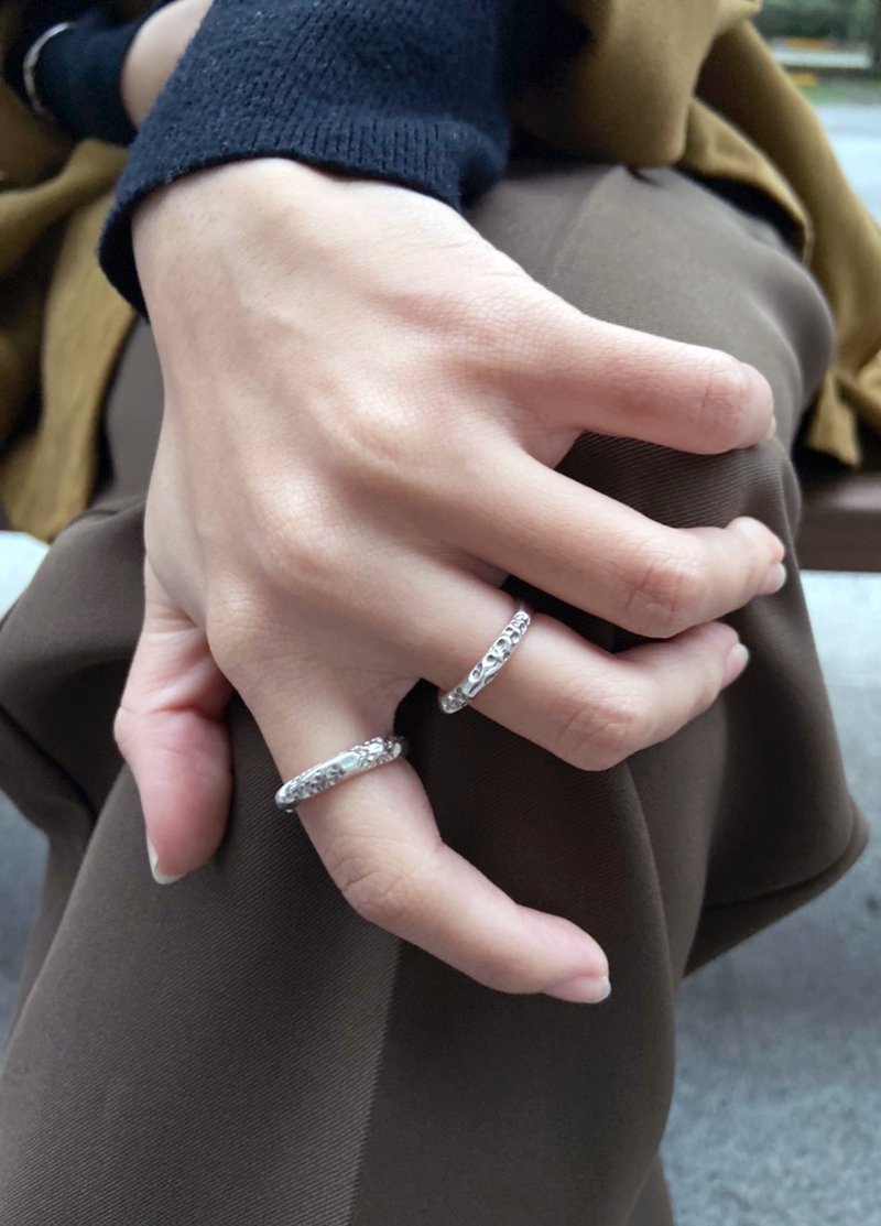 蝕刻紋側邊開口銀戒_925銀 - 戒指 - 純銀 