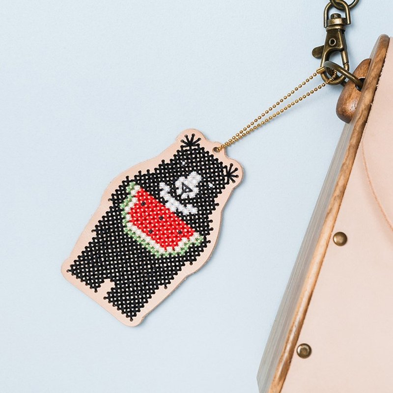 【台灣黑熊】皮革掛飾 十字繡材料套組 | XiuCrafts - 編織/刺繡/羊毛氈/縫紉 - 真皮 多色