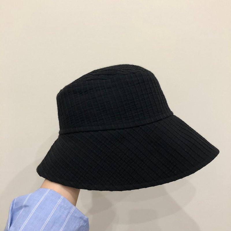 Black Bucket Hat 黑色漁夫帽 二版布料 - 帽子 - 棉．麻 黑色