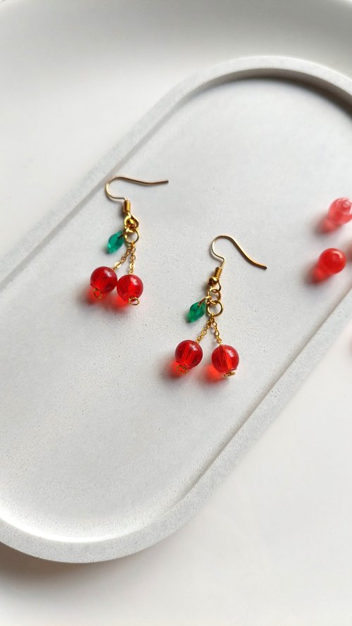 チェリー/フレッシュフルーツシリーズ/レジンピアス - ショップ