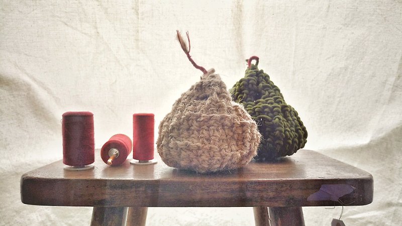 wabi-sabi Yamagata piggy bank--handmade [Linen] crochet soft utensils - ของวางตกแต่ง - ผ้าฝ้าย/ผ้าลินิน สีกากี