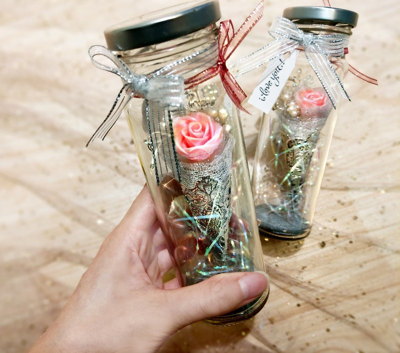 Shiny Eternal Ribbon Sweet Rose in Bottle Decorated with Rhinestone and Pearls - ช่อดอกไม้แห้ง - แก้ว สึชมพู