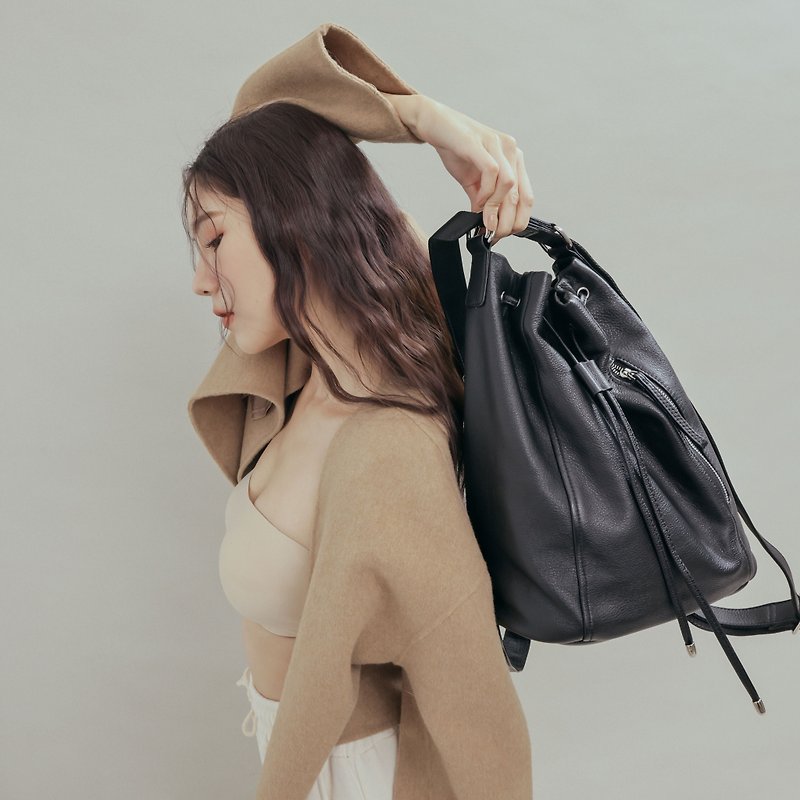 Double strap dual-use design-back shoulder bag-black - กระเป๋าเป้สะพายหลัง - หนังแท้ สีดำ