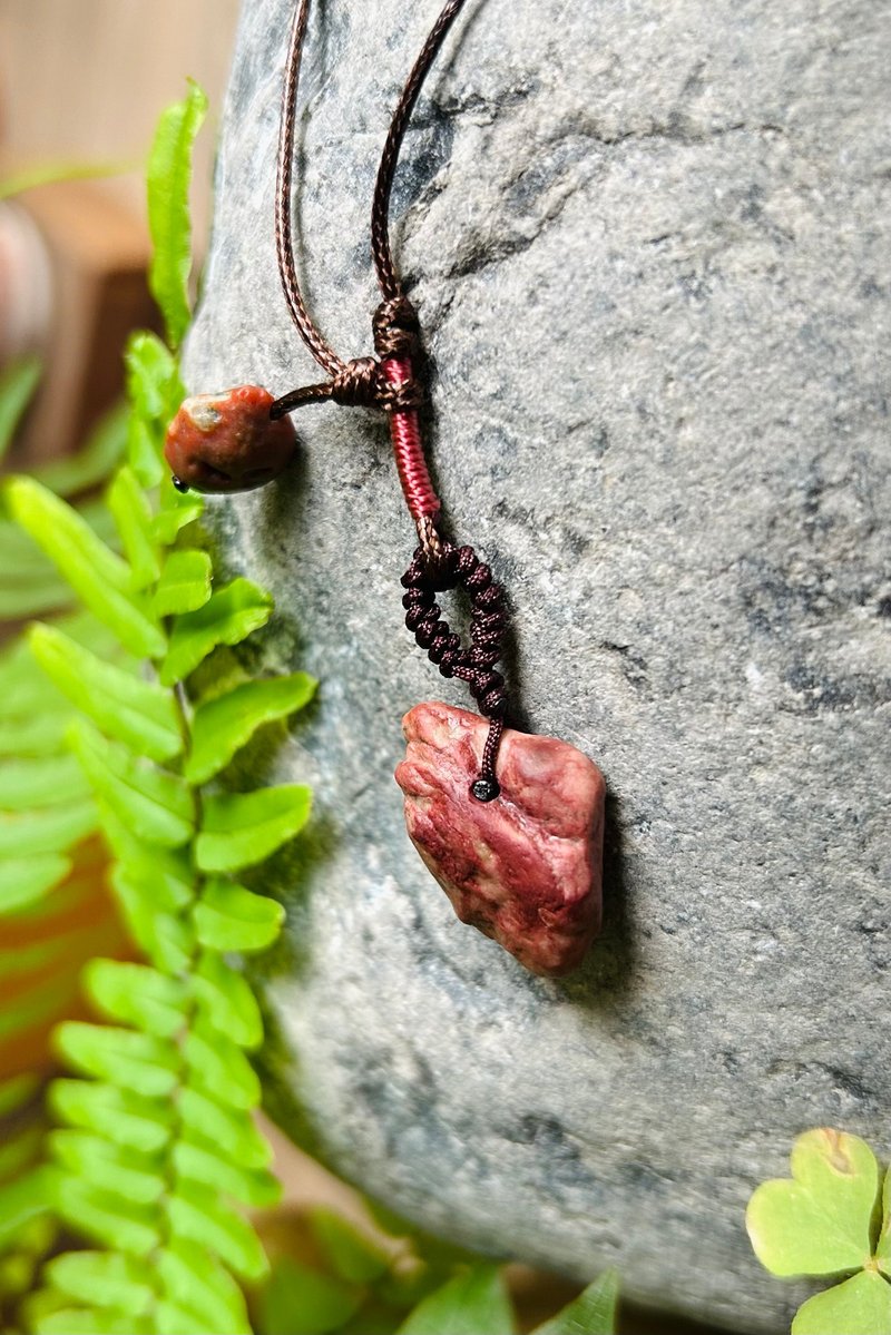 Nature's original & a stone that looks like a small heart - one object, one picture - สร้อยคอ - หิน 