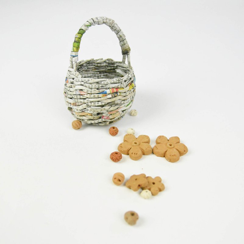 Small basket of treasure - fair trade - งานโลหะ/เครื่องประดับ - วัสดุอื่นๆ หลากหลายสี