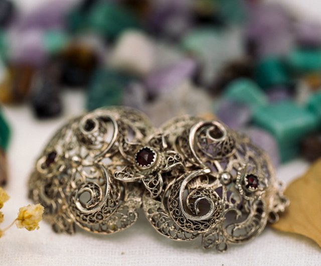 Filigree hot sale brooches antique