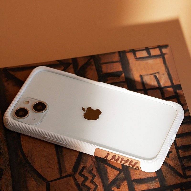 送品牌掛繩 iPhone 14/15系列 EPI 水波紋抗污防摔手機殼-白焦糖 - 手機殼/手機套 - 塑膠 白色
