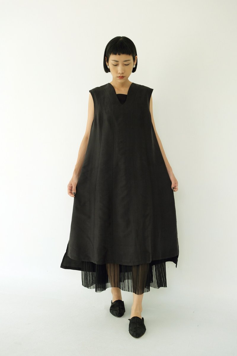 Sichuan Yi WEAR BEING silk paneled vest dress jet black - เสื้อกั๊กผู้หญิง - ผ้าไหม สีดำ