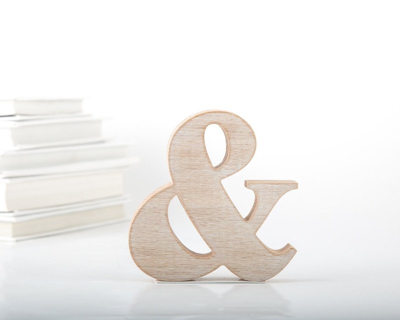 Wooden Ampersand Bookends – Natural Wood Typography Decor for Shelf or Desk - 擺飾/家飾品 - 木頭 咖啡色