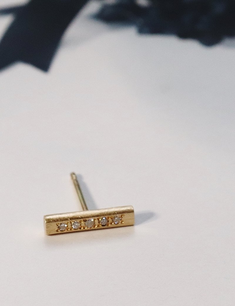 connect K18YG & diamond pierced earring L single - ต่างหู - โลหะ สีทอง