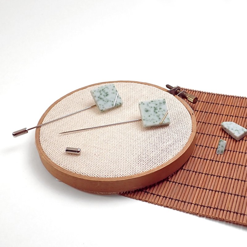 拾 | 臺灣舊式抹茶花磚嵌黃銅線胸針.別針.永續環保珠寶 - 襟章/徽章 - 瓷 綠色