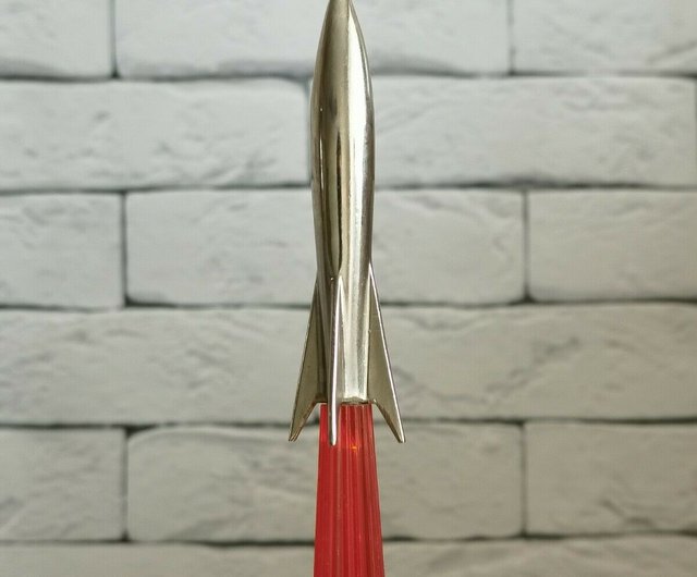 ソ連製　ヴィンテージランプ 黄色いシェードの1950年代製ヴィンテージランプ 小さなテーブル