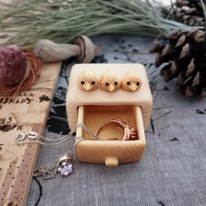 Engagement ring box with birds, Proposal ring box, Small wood jewelry box - กล่องเก็บของ - ไม้ สีนำ้ตาล