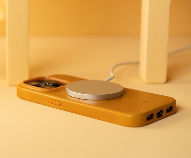 Clop マグネット式レザーケース—キャラメルオレンジ iPhone 14 Pro/Max