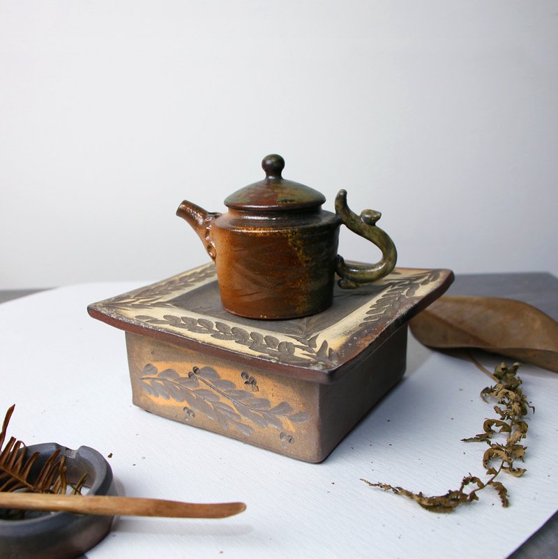 花蔓雙層方壺承 新彩燒 柴燒陶藝 手作作品 茶盤 | 圭窯 - 茶壺/茶杯/茶具 - 陶 咖啡色