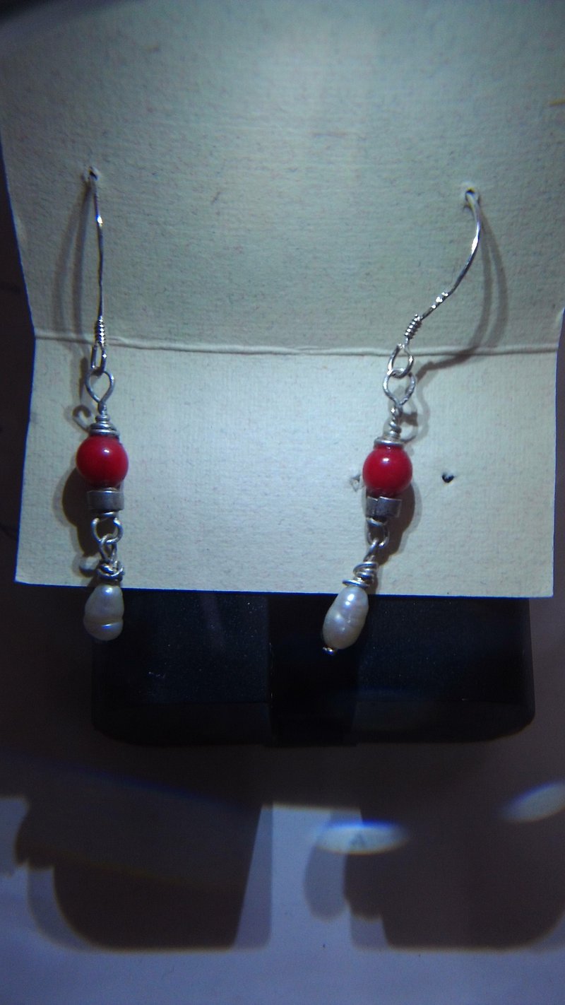 Red Coral Silver Earrings - ต่างหู - เครื่องเพชรพลอย สีเงิน