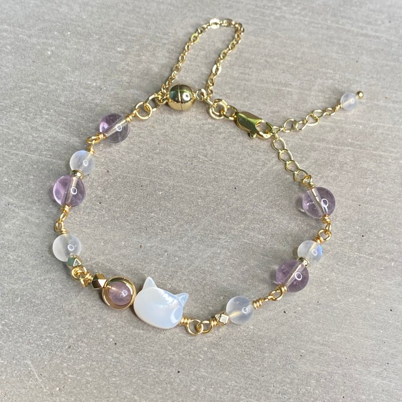 Big white cat shape white mother-of-pearl amethyst moonstone bracelet noble focus on charm protection - สร้อยข้อมือ - คริสตัล สีม่วง