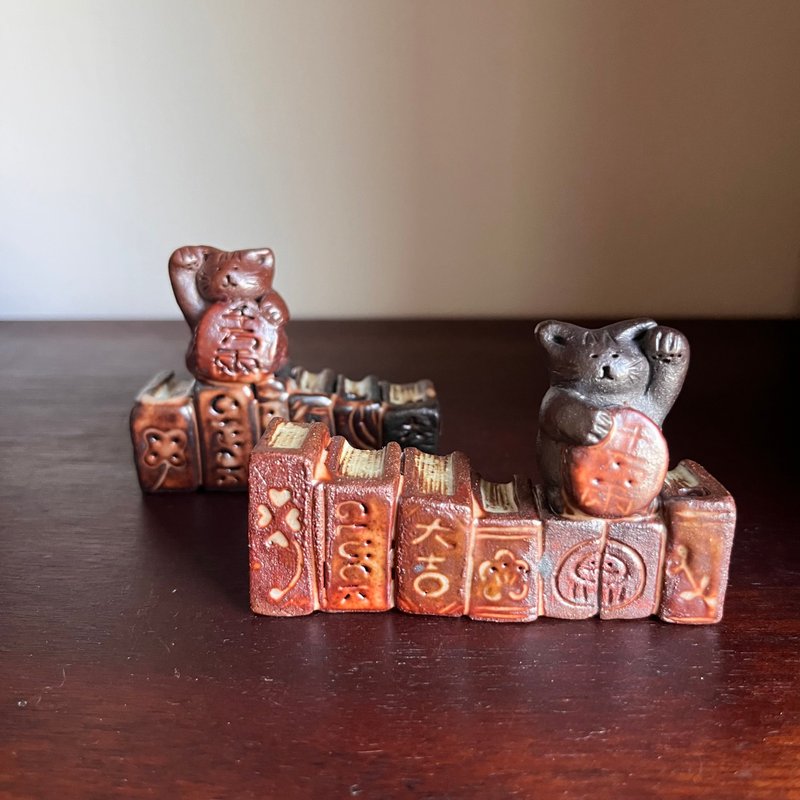 招財貓之書中自有黃金屋 / 線香立 / 貓鬍鬚收納 / 陶 - 香氛/精油/擴香 - 陶 多色