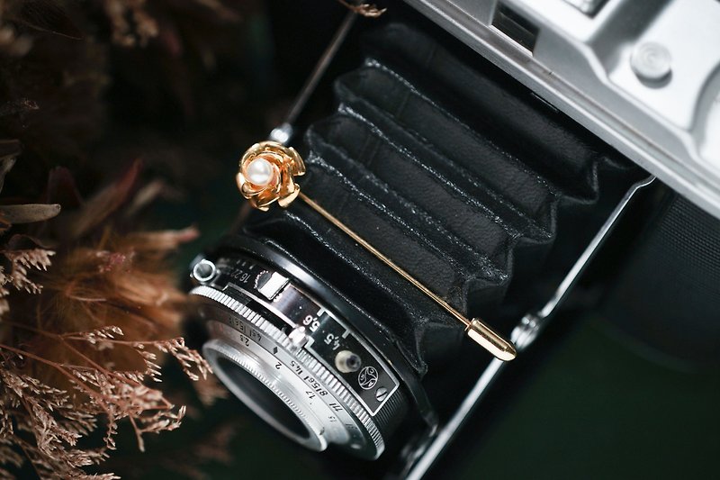 [Antique Jewelry / Western Old] VINTAGE Golden Flower Pearl Brooch Vintage Brooch - เข็มกลัด - โลหะ สีทอง