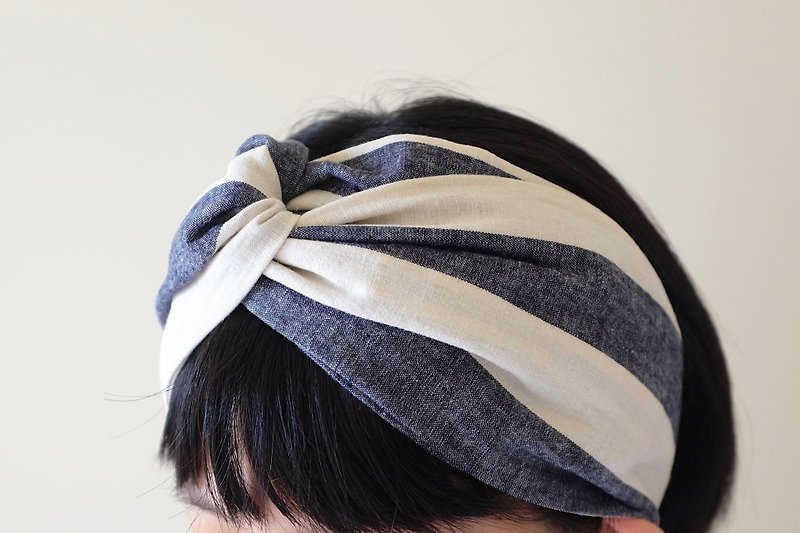 Natural wind wide hair with dark blue stripes cotton - เครื่องประดับผม - ผ้าฝ้าย/ผ้าลินิน สีน้ำเงิน