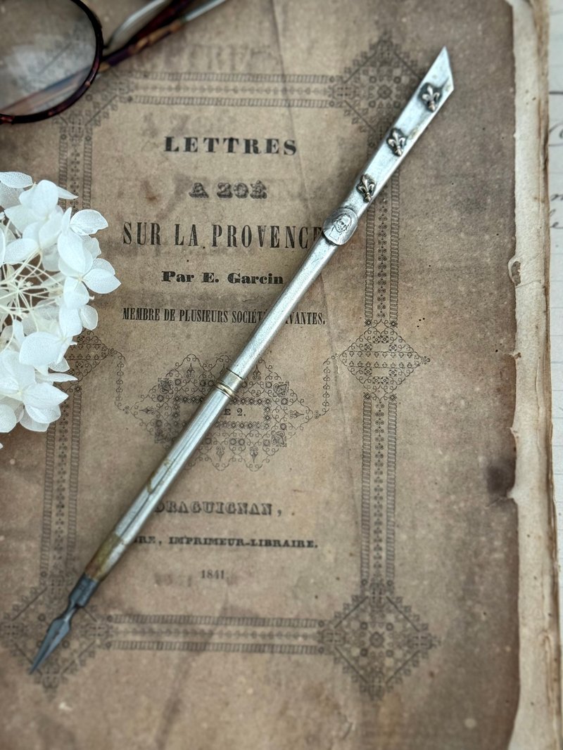 40720-Rare French antique silver plate dip pen with engraved iris - ปากกาจุ่มหมึก - เงิน 