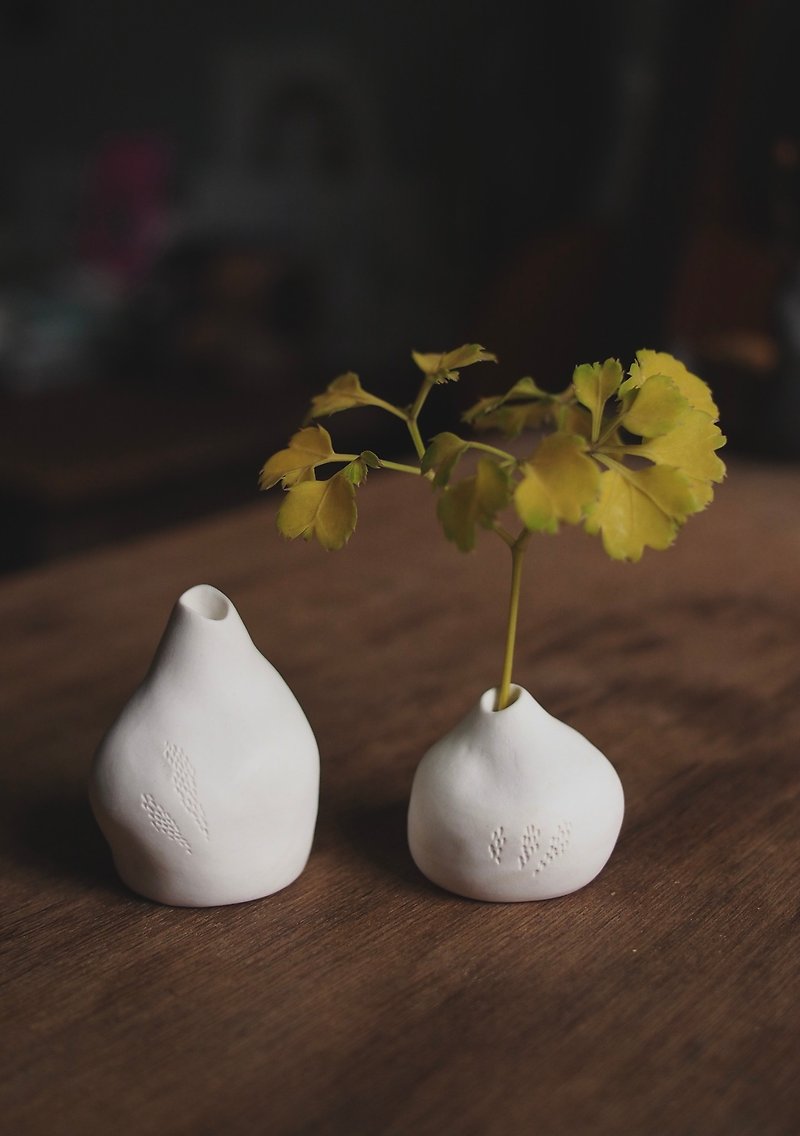白雪姫磁器小花瓶/花器/陶器の食器 - 花瓶・植木鉢 - 陶器 ホワイト