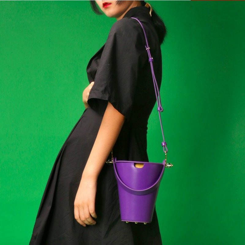 Purple top layer cowhide round bucket bag side back handcuffs dual-use leather bag girl heart macarons - กระเป๋าแมสเซนเจอร์ - หนังแท้ สีม่วง
