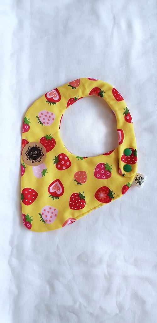 Akpn手作宣言 AKPN草莓大福-黃色-八層紗100%cotton雙面草莓角型圍兜.雙釦式可