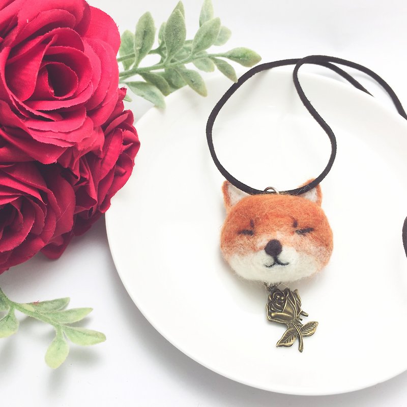 Wool felt squinted fox necklace Valentine's Day customized wording - สร้อยคอ - ขนแกะ สีส้ม