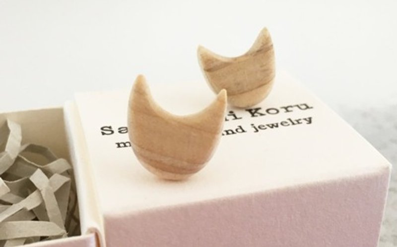 Cat Face ◇ Aomori Hiba ◇ Wooden Titanium Post Stud Earrings / Clip-On - Earrings & Clip-ons - Wood 
