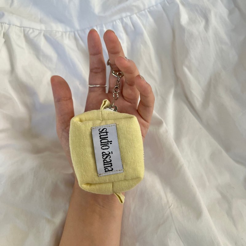 (baby) Half Linen box zipper pouch (lemon) - กระเป๋าเครื่องสำอาง - ผ้าฝ้าย/ผ้าลินิน สีเหลือง