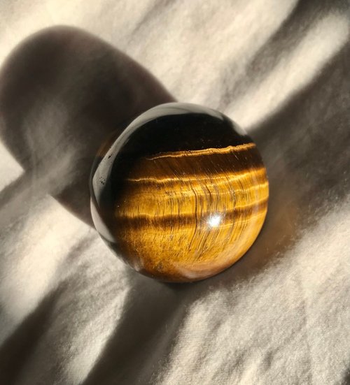 石玉 強いキャッツアイトップ 花のような形をした天然原石 水晶玉