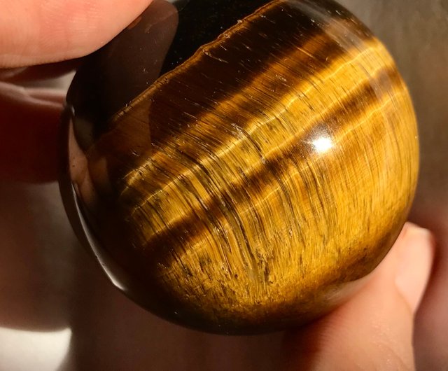 石玉 強いキャッツアイトップ 花のような形をした天然原石 水晶玉