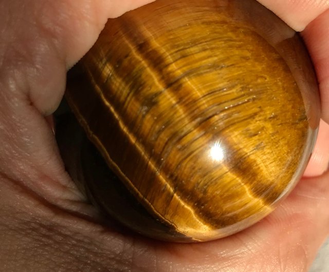 石玉 強いキャッツアイトップ 花のような形をした天然原石 水晶玉