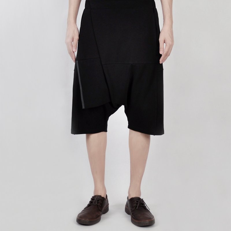 AFTER - Asymmetric splice shorts - กางเกงขายาว - ผ้าฝ้าย/ผ้าลินิน สีดำ